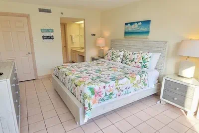 Photo 3 - Beachfront Resort * Heated Pool * Sleeps Heaps (Saida Royale 9039) by RedAwning