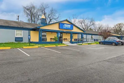 Photo 2 - Americas Best Value Inn Carlisle