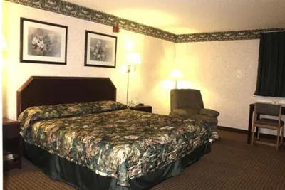 Photo 4 - Garden City Inn