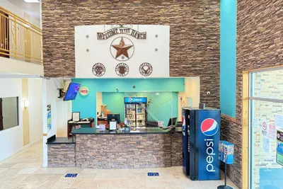 Photo 4 - Alien Residence Inn