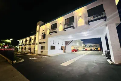 Photo 2 - Casa Playa Inn & Suites Stanton Anaheim Area