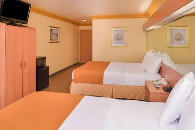 Photo 4 - H3 Inn & Suites - LAX Airport - Los Angeles