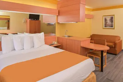 Photo 5 - H3 Inn & Suites - LAX Airport - Los Angeles