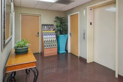 Photo 3 - H3 Inn & Suites - LAX Airport - Los Angeles