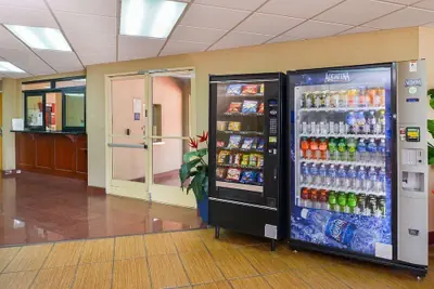 Photo 2 - H3 Inn & Suites - LAX Airport - Los Angeles