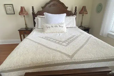 Photo 4 - The King's Daughters Bed and Breakfast