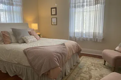 Photo 3 - The King's Daughters Bed and Breakfast