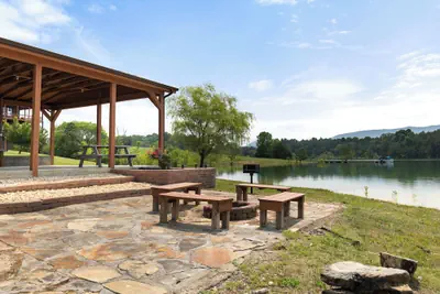 Photo 3 - Wonderland Cove by Jackson Mountain Rentals