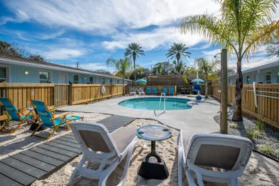 Photo 2 - The Hotel Palms Poolside