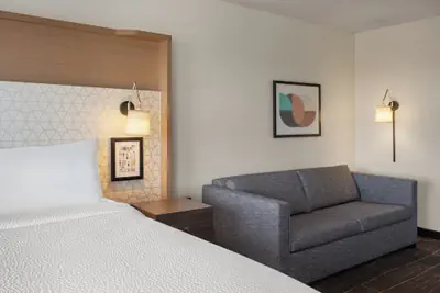 Photo 5 - Holiday Inn & Suites Detroit - Troy by IHG