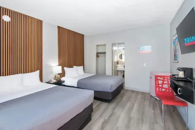 Photo 2 - Royal Pagoda Motel