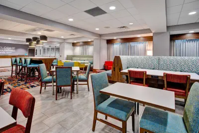 Photo 3 - Hampton Inn By Hilton Paris