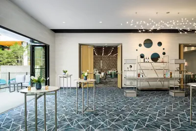 Photo 4 - Astra Hotel, Seattle, A Tribute Portfolio Hotel by Marriott