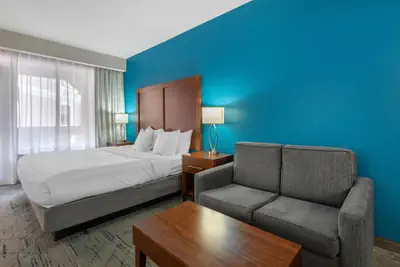 Photo 2 - SureStay Plus Hotel by Best Western The Villages