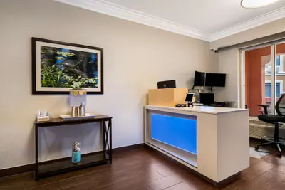 Photo 4 - SureStay Plus Hotel by Best Western The Villages