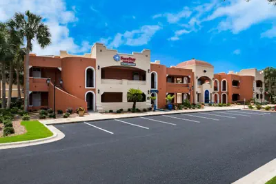 Photo 2 - SureStay Plus Hotel by Best Western The Villages
