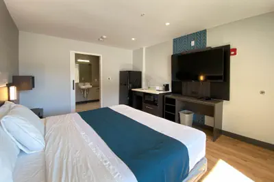 Photo 5 - Studio 6 Suites – Stockton, CA – Waterfront