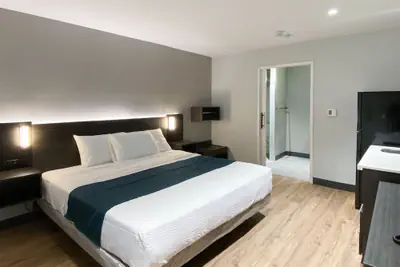 Photo 4 - Studio 6 Suites – Stockton, CA – Waterfront