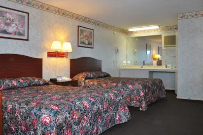 Photo 4 - Merrimac Inn & Suites