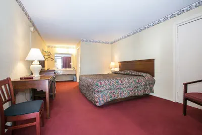 Photo 5 - Candlewick Inn