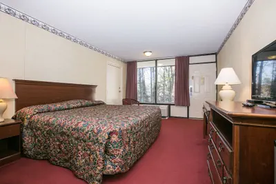 Photo 4 - Candlewick Inn
