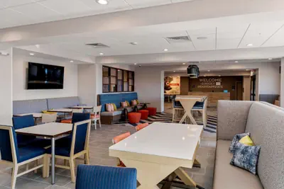 Photo 4 - Hampton Inn Colorado Springs Northeast