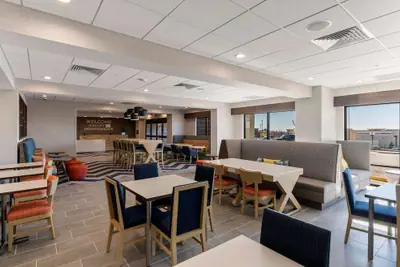 Photo 5 - Hampton Inn Colorado Springs Northeast