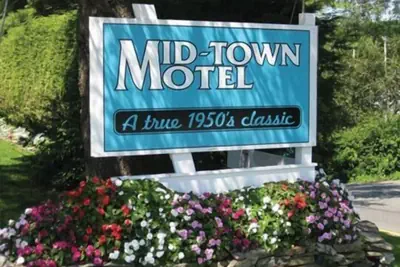 Photo 2 - Mid-Town Motel