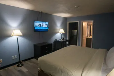 Photo 3 - Ashley Motel