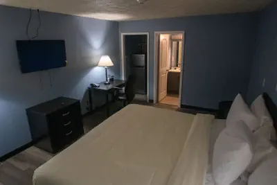 Photo 5 - Ashley Motel