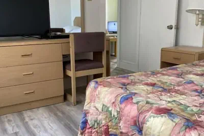 Photo 4 - Rio Motel and Suites