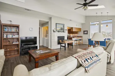 Photo 2 - Brannen's Beachfront by Ryson Vacation Rentals