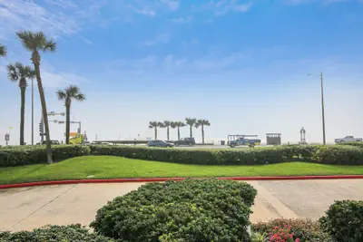 Photo 2 - Beach-a-holic by Ryson Vacation Rentals