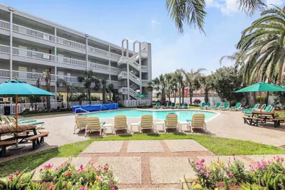Photo 2 - Neptune's Retreat by Ryson Vacation Rentals
