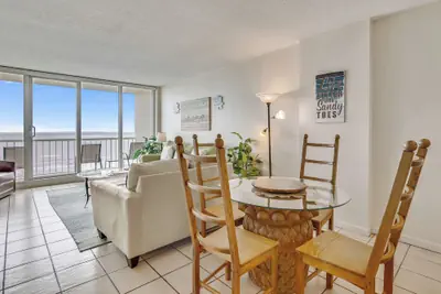 Photo 4 - Beachfront Getaway by Ryson Vacation Rentals