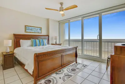 Photo 3 - Beachfront Getaway by Ryson Vacation Rentals