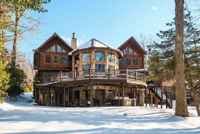 Photo 2 - Grand Chestnut Lodge by Taylor Made Deep Creek