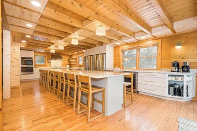 Photo 4 - Grand Chestnut Lodge by Taylor Made Deep Creek
