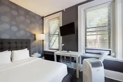 Photo 3 - Premier Suites - Bay Village