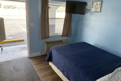 Photo 2 - Budget Inn of Sebring