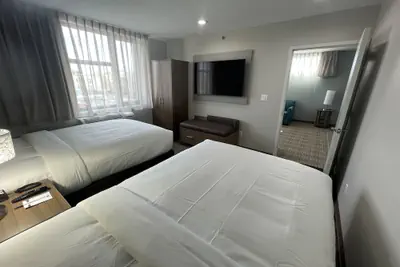 Photo 3 - MainStay Suites Bronx - Belmont