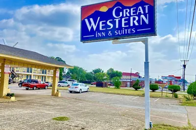 Photo 2 - Great Western Inn & Suites