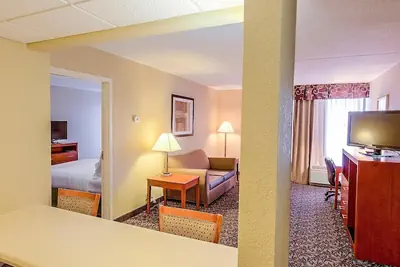 Photo 4 - Quality Inn & Suites Downtown Mansfield