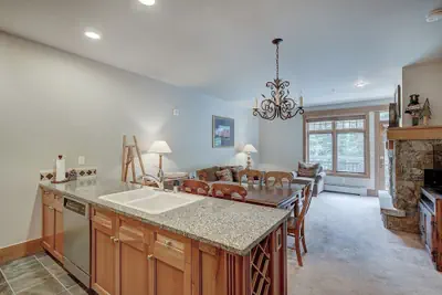 Photo 5 - Luxurious 1 Br In River Run Village With Ski In Ski Out, Kids Ski Free, No Cleaning Fees 1 Bedroom Condo by RedAwning