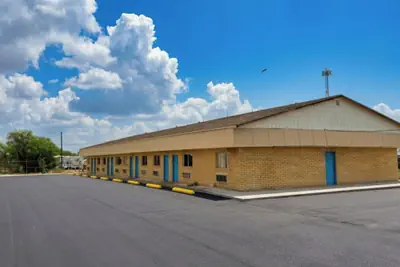 Photo 2 - Champions Inn Del Rio TX Near US 90