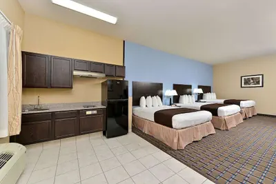 Photo 4 - Western Inn & Suites