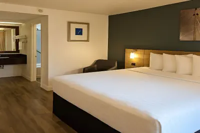 Photo 4 - Rancho San Diego Inn & Suites
