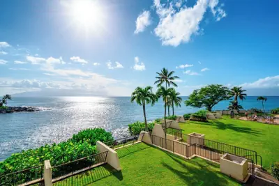 Photo 2 - Napili Point Resort by KBM