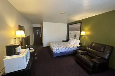 Photo 3 - Simple Rewards Inn
