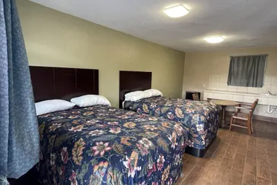 Photo 3 - Economy inn